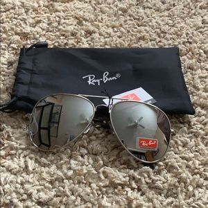 Lei Peng Ray Ban Aviators